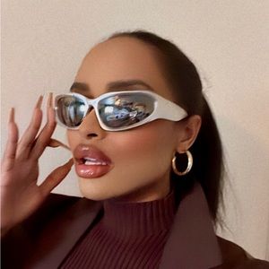 Meet your Posher, Elody